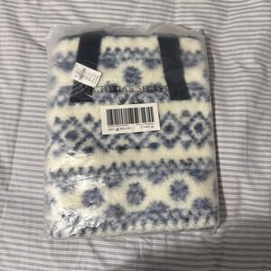 VICTORIA'S SECRET Cozy Plush Weekender Bag